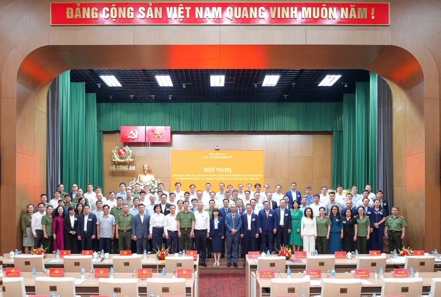 Tập thể các đại biểu tham dự 